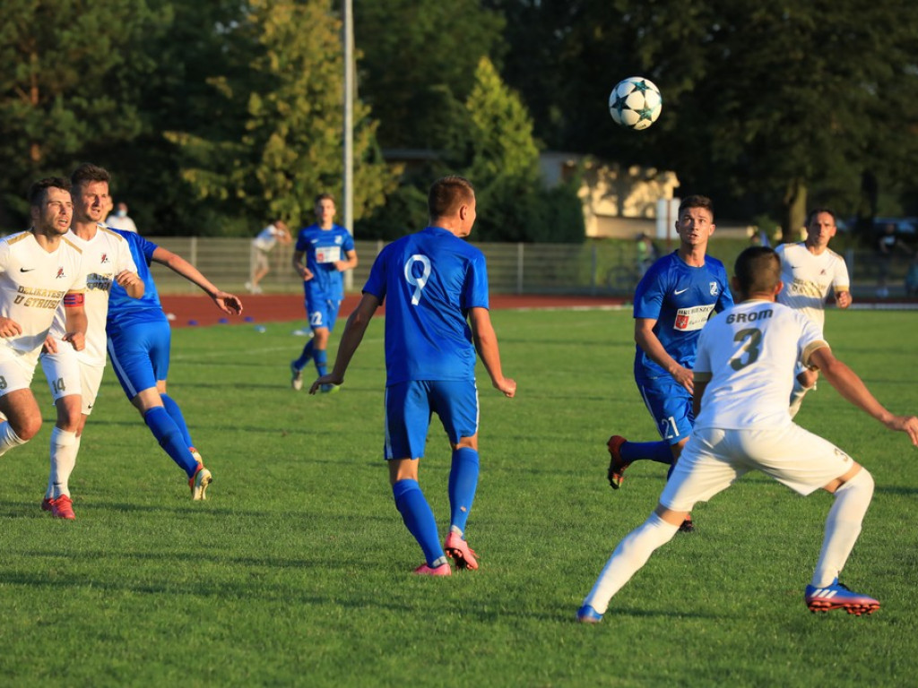 IV liga: Unia wreszcie wygrała, Kryształ zremisował
