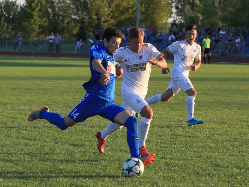 IV liga: Unia wreszcie wygrała, Kryształ zremisował