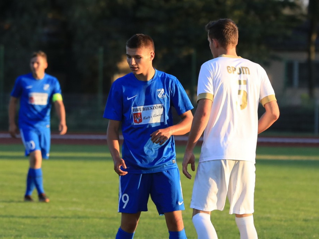 IV liga: Unia wreszcie wygrała, Kryształ zremisował