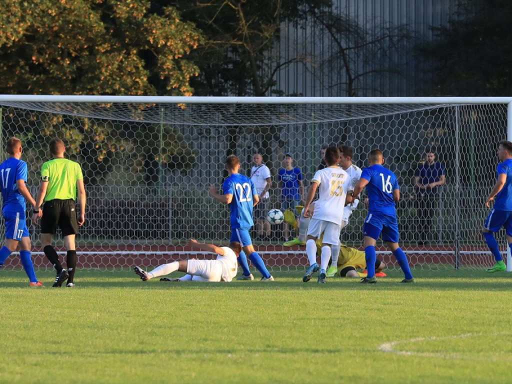 IV liga: Unia wreszcie wygrała, Kryształ zremisował