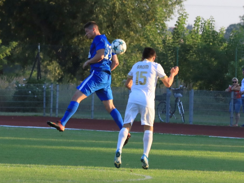 IV liga: Unia wreszcie wygrała, Kryształ zremisował
