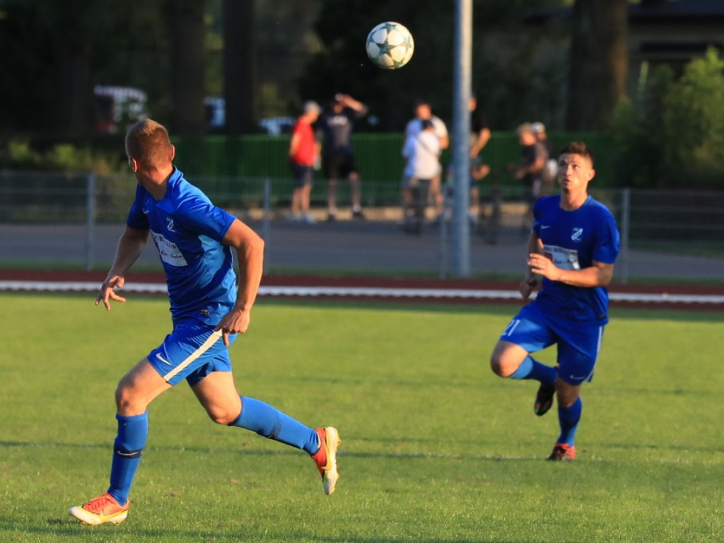 IV liga: Unia wreszcie wygrała, Kryształ zremisował