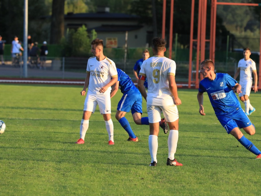 IV liga: Unia wreszcie wygrała, Kryształ zremisował