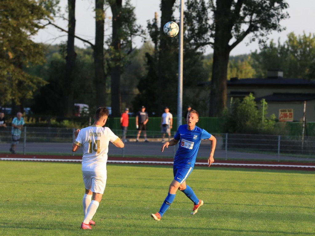 IV liga: Unia wreszcie wygrała, Kryształ zremisował