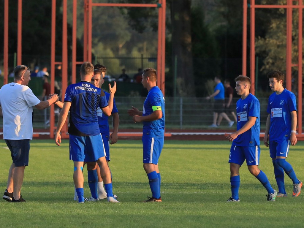 IV liga: Unia wreszcie wygrała, Kryształ zremisował
