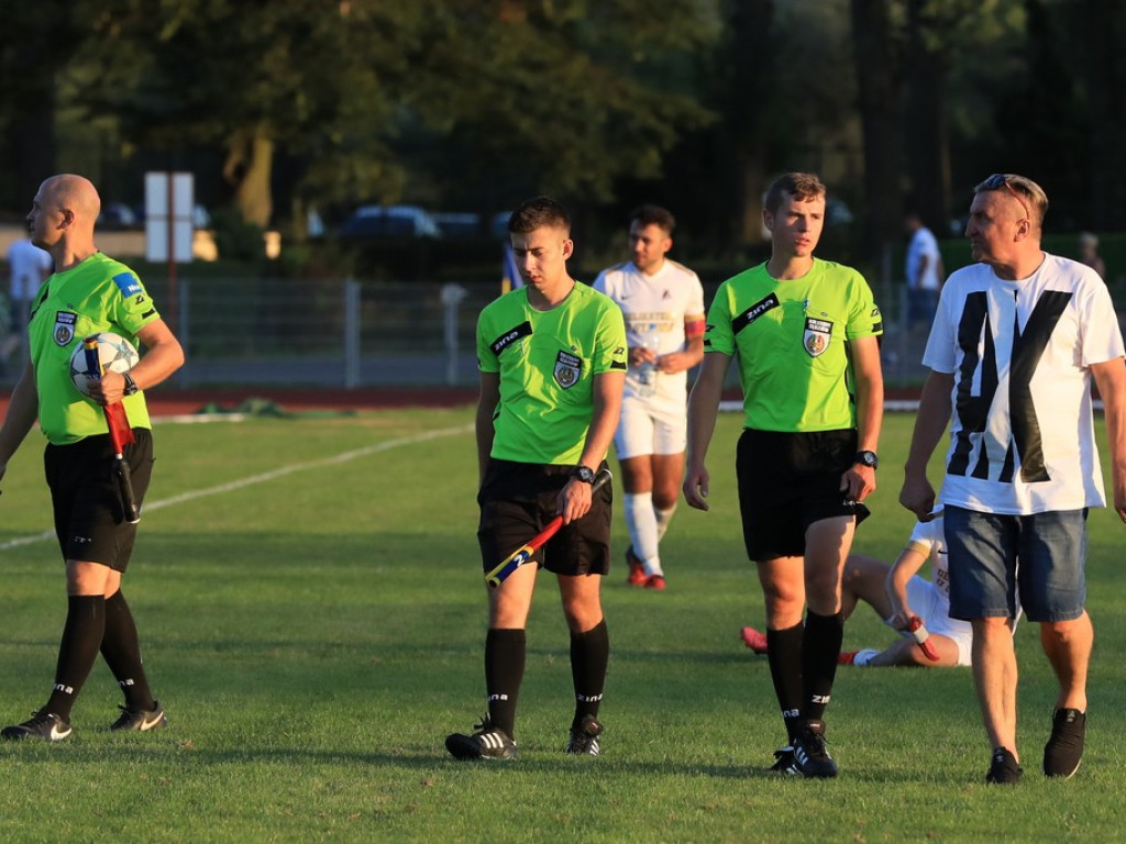 IV liga: Unia wreszcie wygrała, Kryształ zremisował