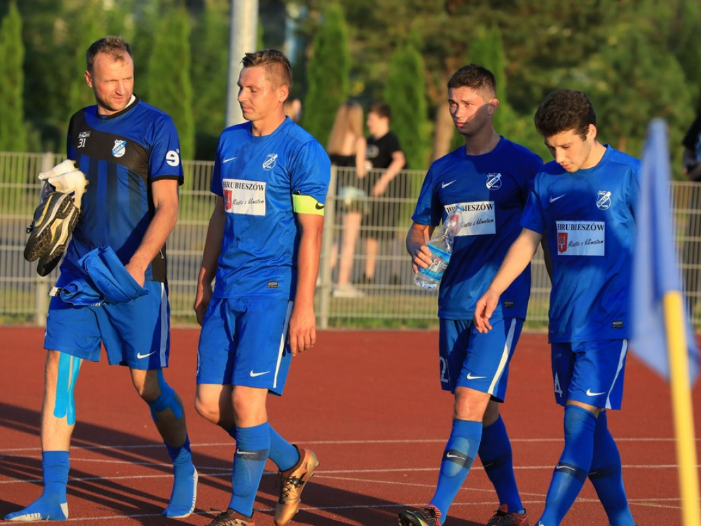 IV liga: Unia wreszcie wygrała, Kryształ zremisował