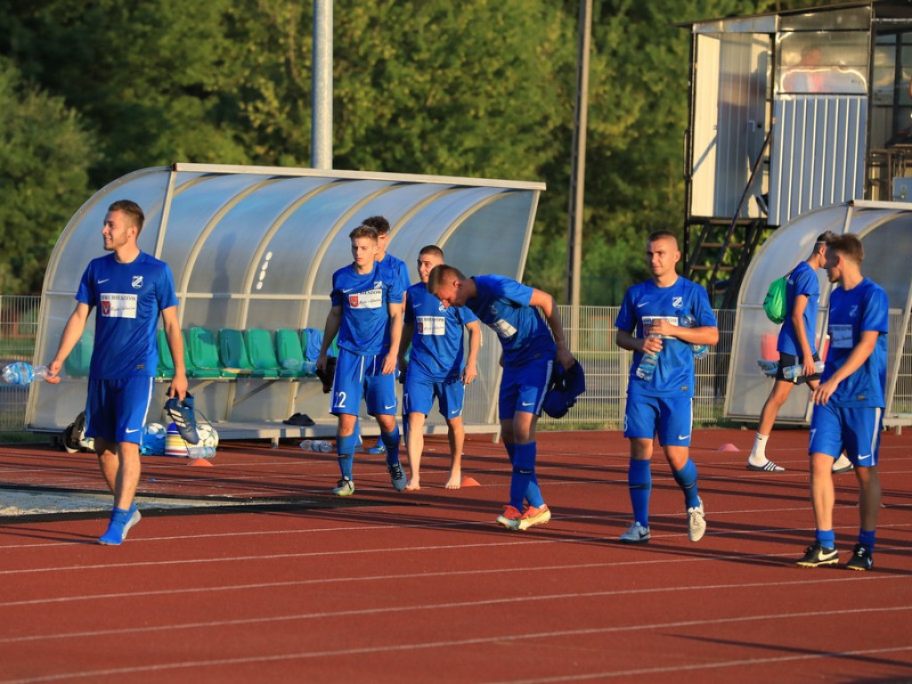 IV liga: Unia wreszcie wygrała, Kryształ zremisował