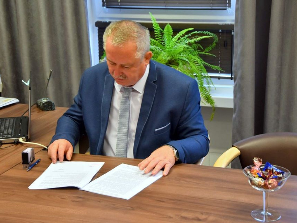 Umowa na remont drogi w Szpikołosach podpisana