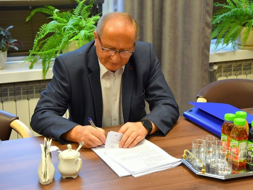 Umowa na remont drogi w Szpikołosach podpisana