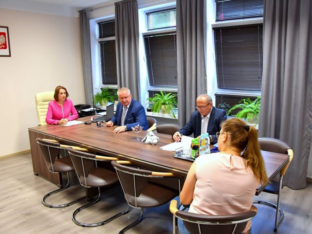Umowa na remont drogi w Szpikołosach podpisana