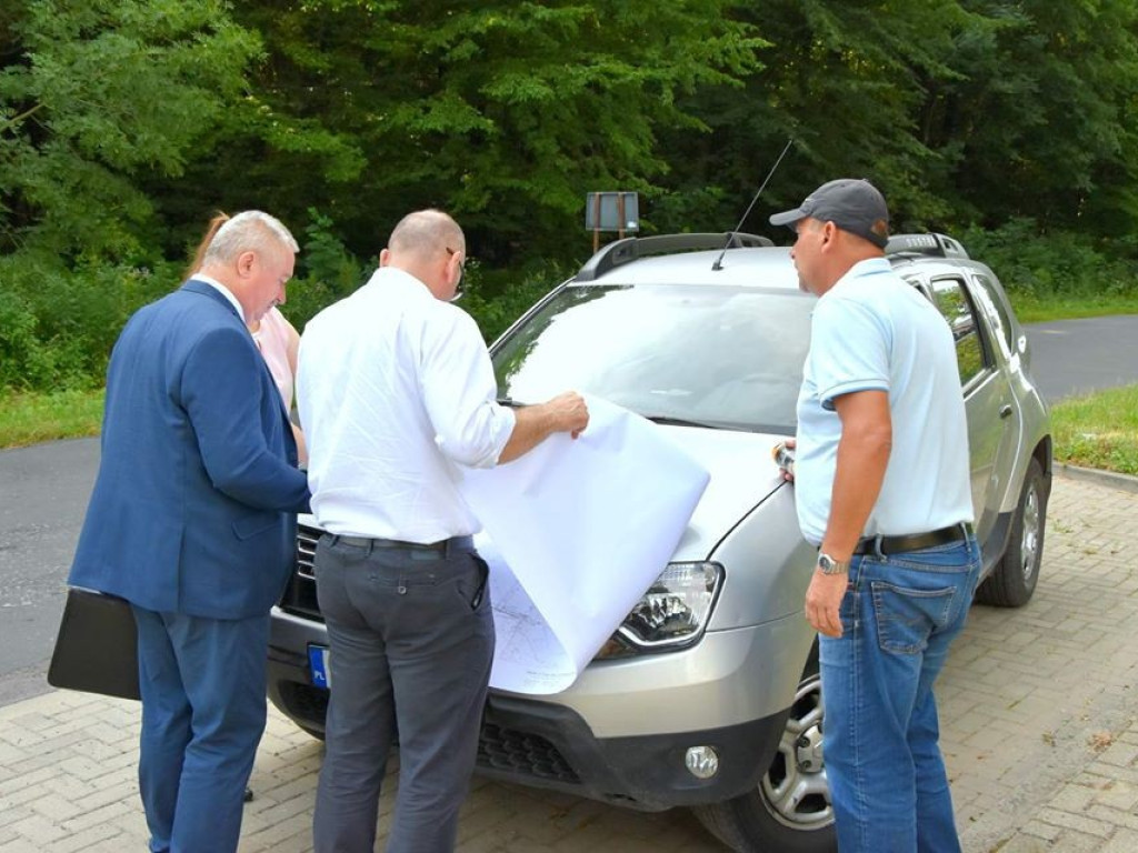 Umowa na remont drogi w Szpikołosach podpisana