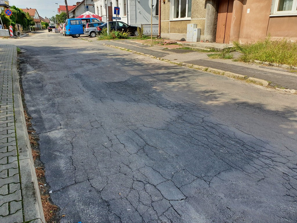 Hrubieszów: Trwa przebudowa ulicy Podzamcze