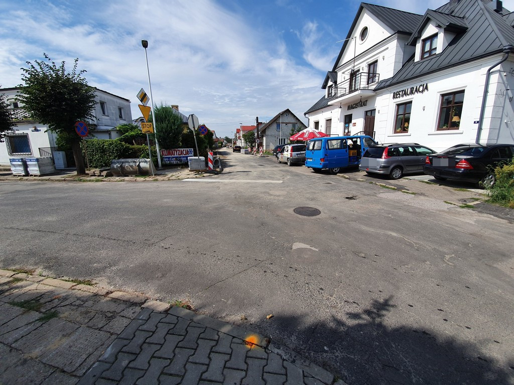 Hrubieszów: Trwa przebudowa ulicy Podzamcze