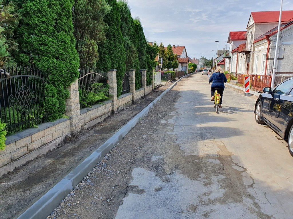 Hrubieszów: Trwa przebudowa ulicy Podzamcze