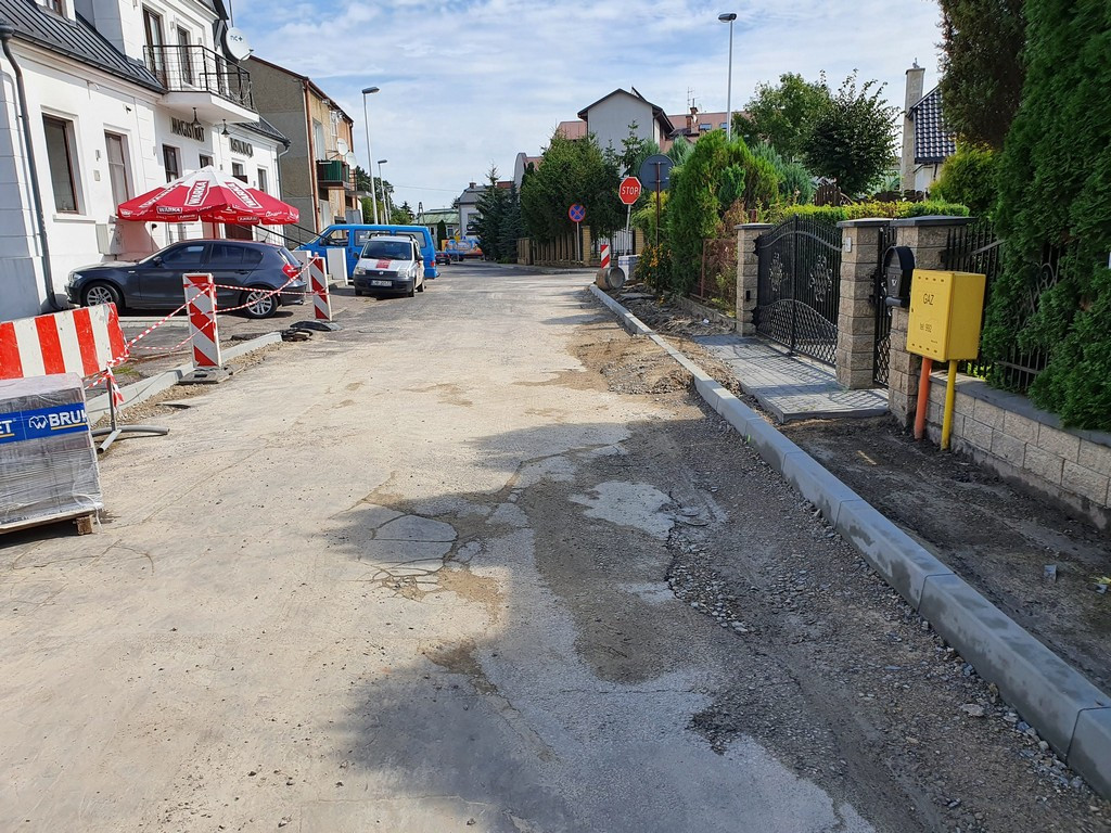 Hrubieszów: Trwa przebudowa ulicy Podzamcze