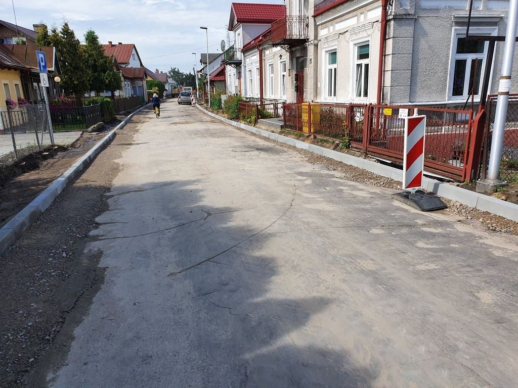 Hrubieszów: Trwa przebudowa ulicy Podzamcze