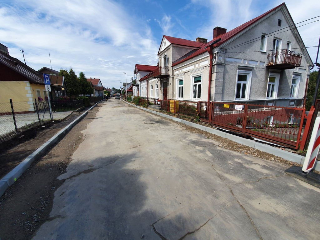 Hrubieszów: Trwa przebudowa ulicy Podzamcze
