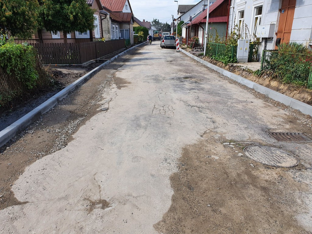 Hrubieszów: Trwa przebudowa ulicy Podzamcze