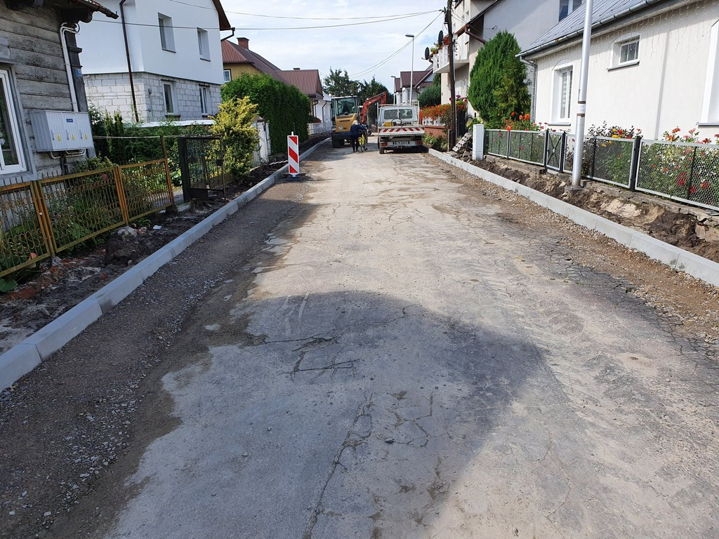 Hrubieszów: Trwa przebudowa ulicy Podzamcze