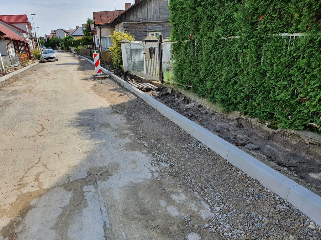 Hrubieszów: Trwa przebudowa ulicy Podzamcze