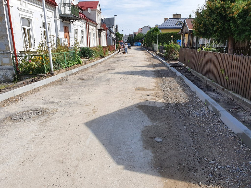 Hrubieszów: Trwa przebudowa ulicy Podzamcze