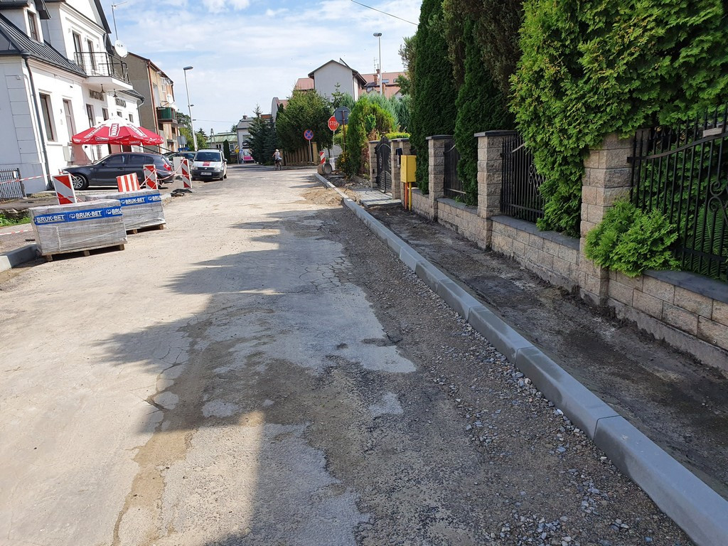 Hrubieszów: Trwa przebudowa ulicy Podzamcze