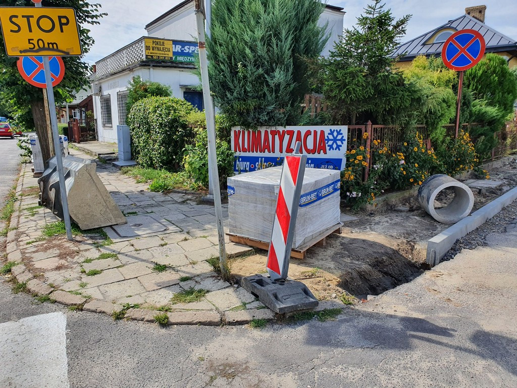 Hrubieszów: Trwa przebudowa ulicy Podzamcze