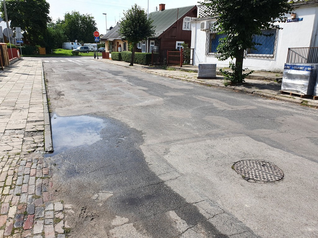 Hrubieszów: Trwa przebudowa ulicy Podzamcze