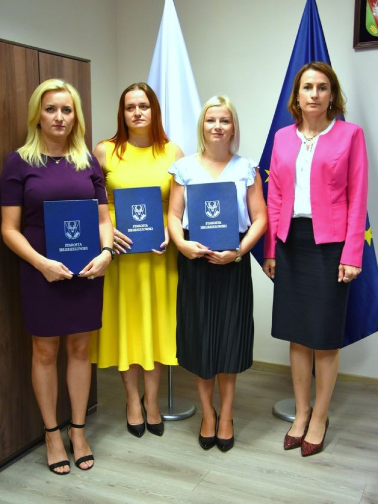 Szkoły ponadpodstawowe przygotowane do roku szkolnego, awanse nauczycieli