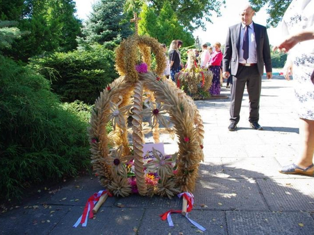 Święto Plonów w gminie Trzeszczany. Odsłonięcie pomnika 100-lecia Odzyskania Niepodległości