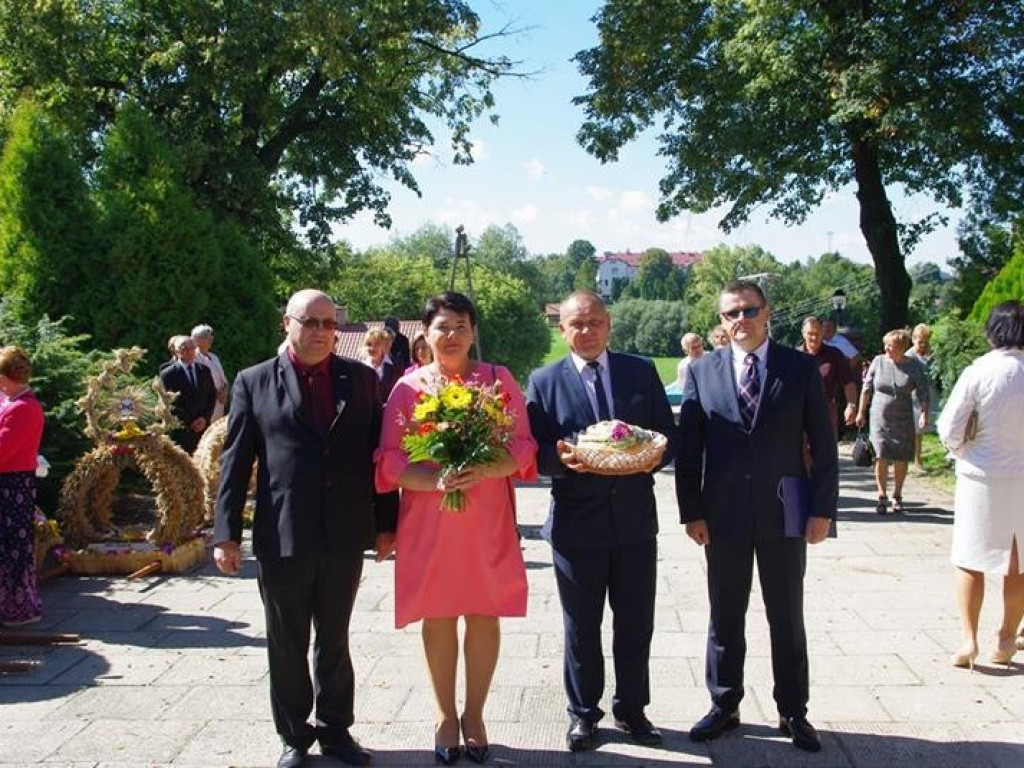 Święto Plonów w gminie Trzeszczany. Odsłonięcie pomnika 100-lecia Odzyskania Niepodległości