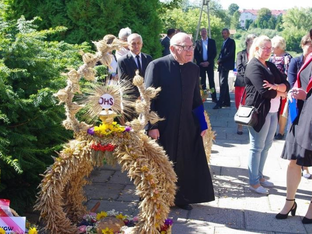 Święto Plonów w gminie Trzeszczany. Odsłonięcie pomnika 100-lecia Odzyskania Niepodległości