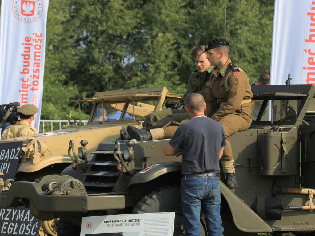 Święto Strzelca Konnego w Hrubieszowie - pokaz skoków przez przeszkody - ZDJĘCIA