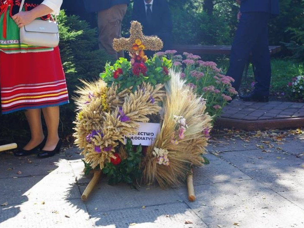 Święto Plonów w gminie Trzeszczany. Odsłonięcie pomnika 100-lecia Odzyskania Niepodległości