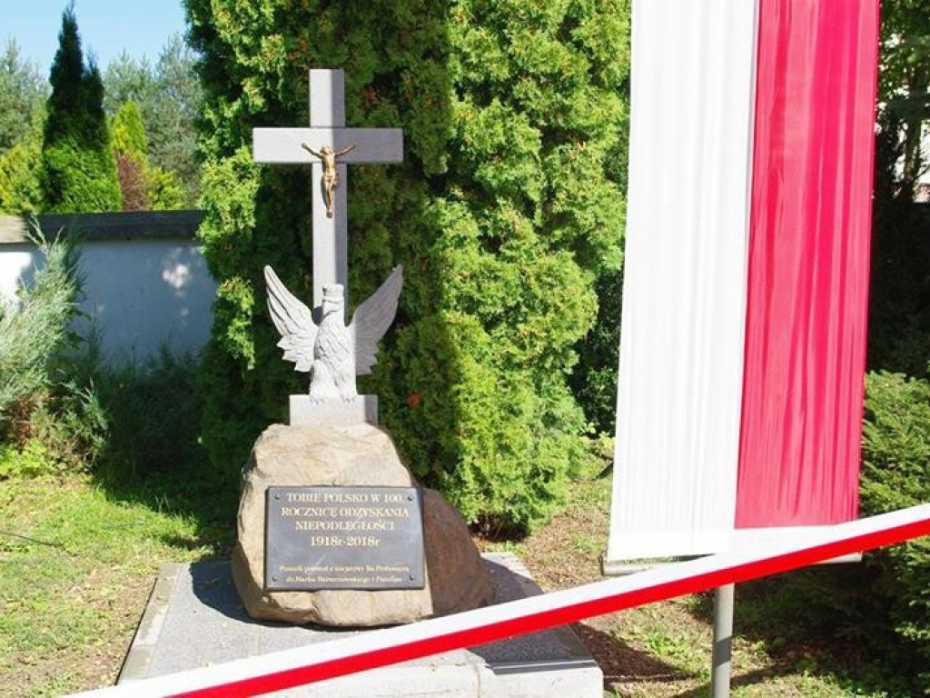 Święto Plonów w gminie Trzeszczany. Odsłonięcie pomnika 100-lecia Odzyskania Niepodległości