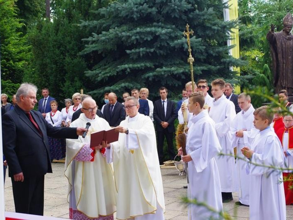 Święto Plonów w gminie Trzeszczany. Odsłonięcie pomnika 100-lecia Odzyskania Niepodległości
