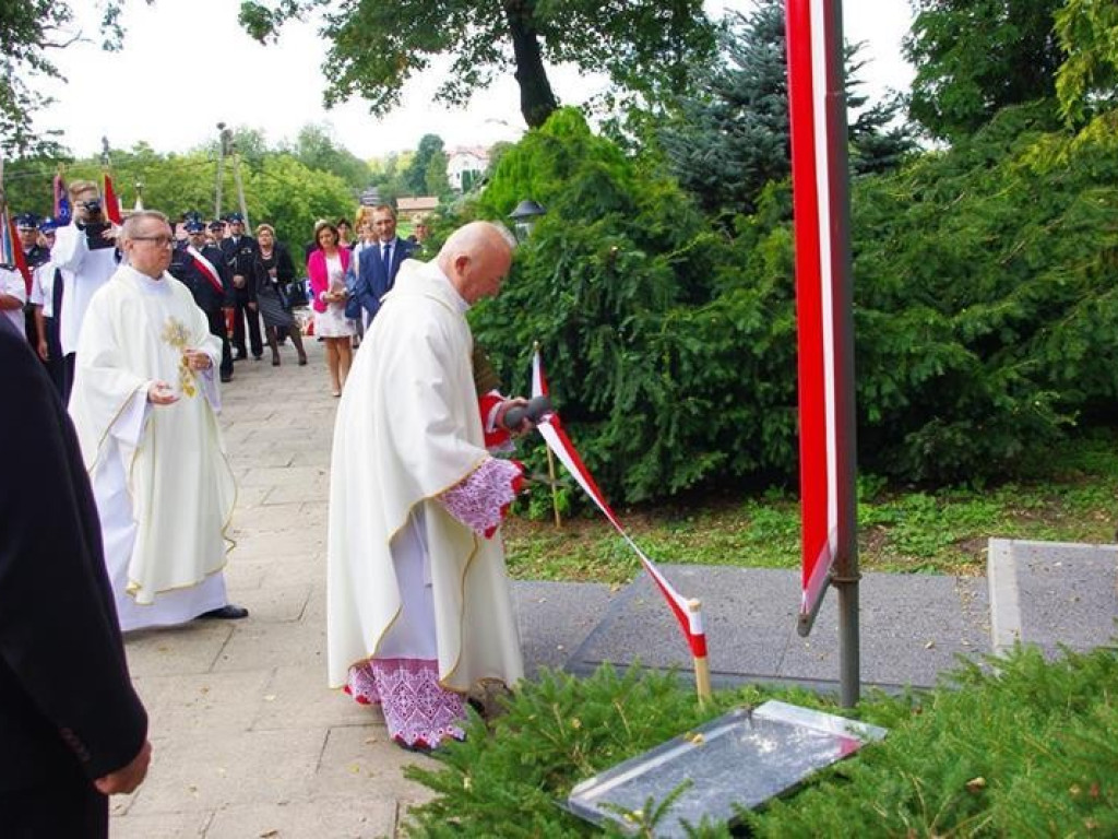 Święto Plonów w gminie Trzeszczany. Odsłonięcie pomnika 100-lecia Odzyskania Niepodległości