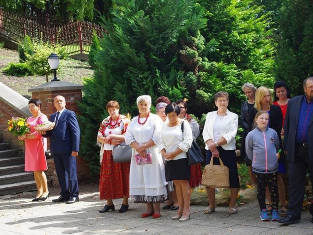 Święto Plonów w gminie Trzeszczany. Odsłonięcie pomnika 100-lecia Odzyskania Niepodległości