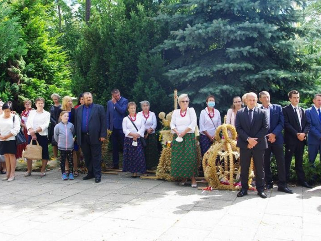 Święto Plonów w gminie Trzeszczany. Odsłonięcie pomnika 100-lecia Odzyskania Niepodległości