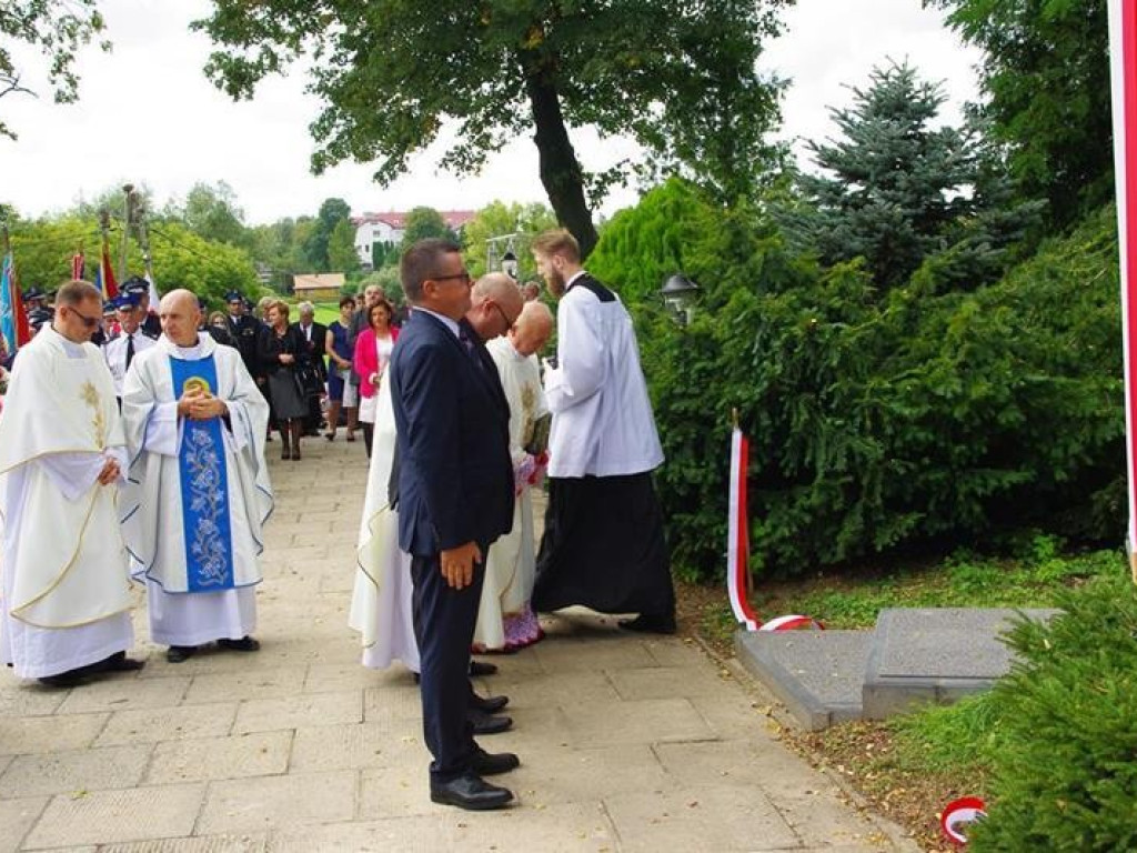 Święto Plonów w gminie Trzeszczany. Odsłonięcie pomnika 100-lecia Odzyskania Niepodległości
