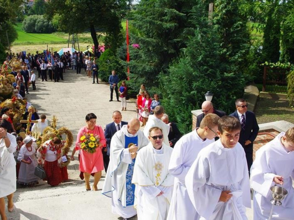 Święto Plonów w gminie Trzeszczany. Odsłonięcie pomnika 100-lecia Odzyskania Niepodległości