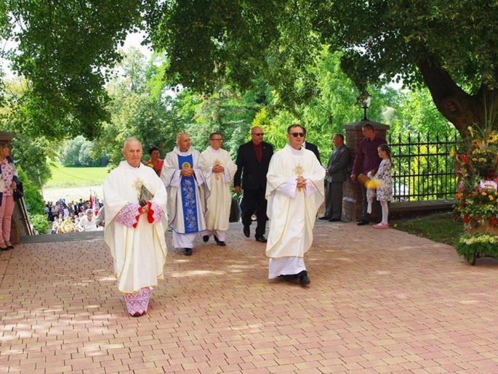 Święto Plonów w gminie Trzeszczany. Odsłonięcie pomnika 100-lecia Odzyskania Niepodległości