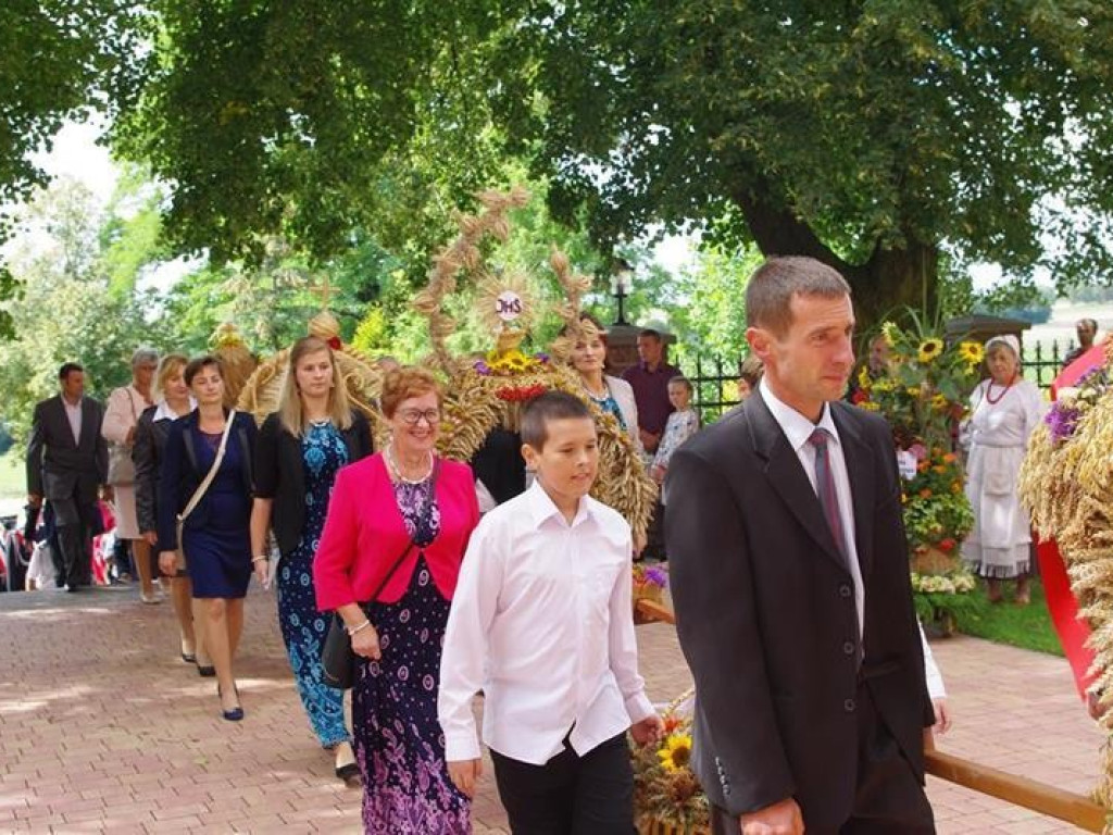 Święto Plonów w gminie Trzeszczany. Odsłonięcie pomnika 100-lecia Odzyskania Niepodległości