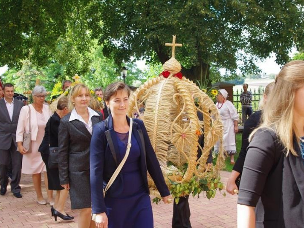 Święto Plonów w gminie Trzeszczany. Odsłonięcie pomnika 100-lecia Odzyskania Niepodległości