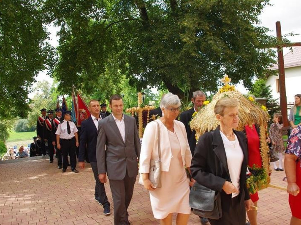Święto Plonów w gminie Trzeszczany. Odsłonięcie pomnika 100-lecia Odzyskania Niepodległości