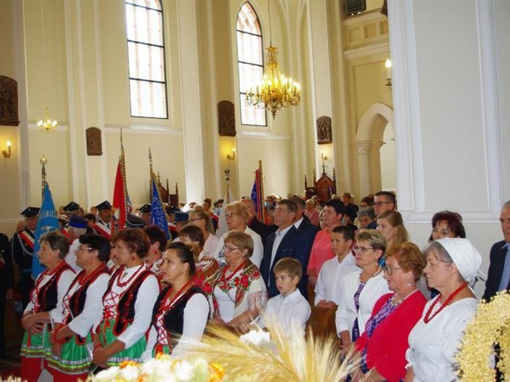Święto Plonów w gminie Trzeszczany. Odsłonięcie pomnika 100-lecia Odzyskania Niepodległości