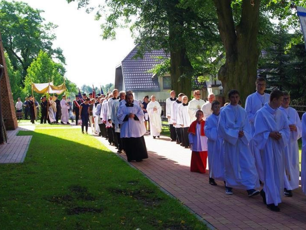 Święto Plonów w gminie Trzeszczany. Odsłonięcie pomnika 100-lecia Odzyskania Niepodległości