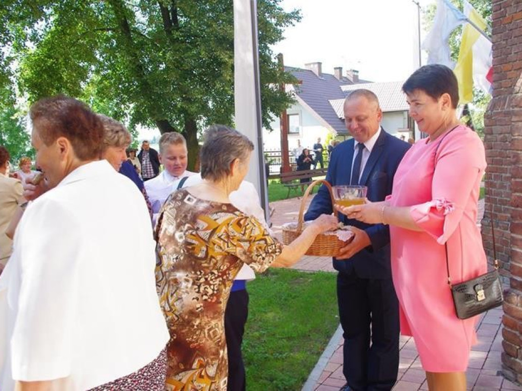 Święto Plonów w gminie Trzeszczany. Odsłonięcie pomnika 100-lecia Odzyskania Niepodległości