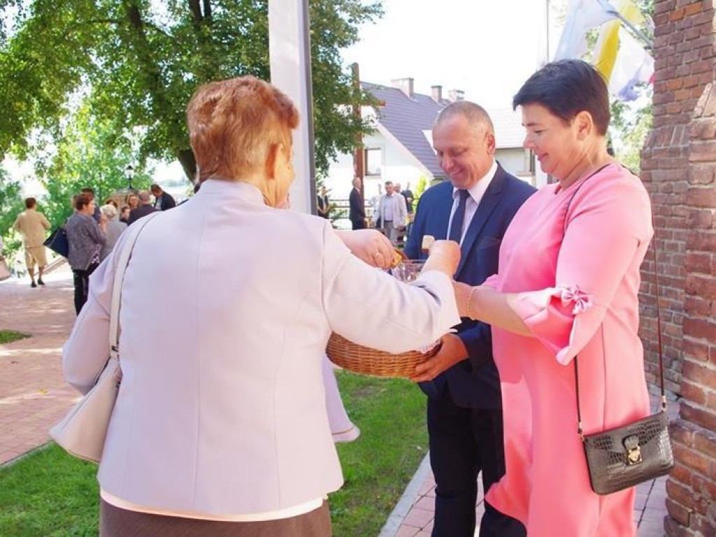 Święto Plonów w gminie Trzeszczany. Odsłonięcie pomnika 100-lecia Odzyskania Niepodległości